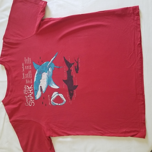Red Great White Shark T-Shirt - Picture 1 of 2